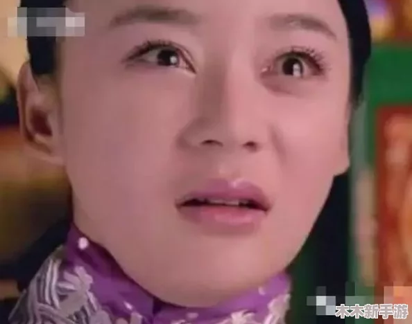 女角色张嘴流眼泪翻白眼照片，令人心碎的表情深深触动人心