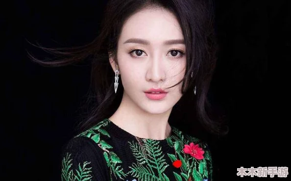 自偷国产精品张津瑜：绝美容颜惊艳全网，演技获赞实力不俗