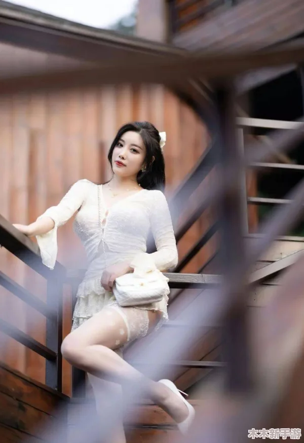 白丝美女啪啪啪：绝美身材让人陶醉，精彩表现令人惊艳