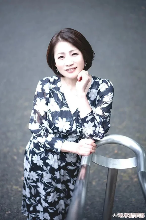 五十路六十路熟妇中出,探索熟女魅力与诱惑,感受成熟女人的风情与激情交融 五十路六十路熟妇中出,探索熟女魅力与诱惑,感受成熟女人的风情与激情交融
