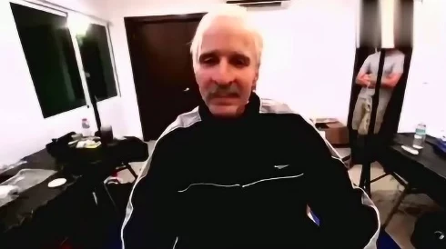 骚年观战老头old自慰，感受青春与岁月交织的奇妙瞬间，带你领略不一样的视角与体验！