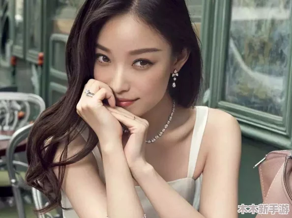 极品粉嫩小仙女小泬XX，清新脱俗的气质让人心动不已，仿佛春风拂面般令人陶醉