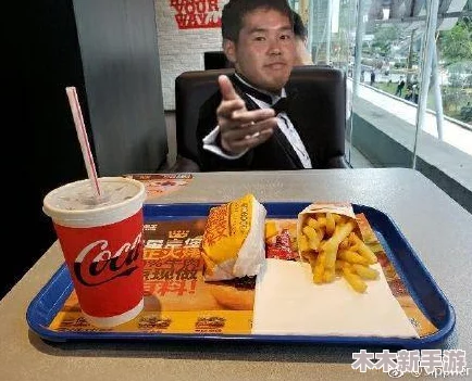 银行行长张子来家里吃饭,亲友齐聚共享美食与温情时刻 银行行长张子来家里吃饭,亲友齐聚共享美食与温情时刻