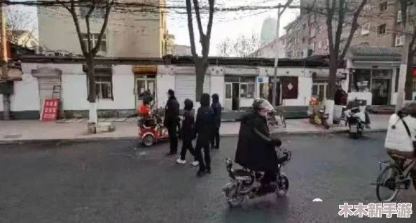 城中村转了半天还是风衣，网友热议“城市更新”、“农民工”、“房价涨跌”