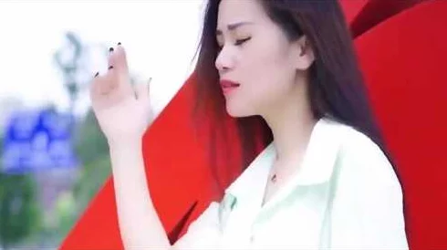 一次又一次的索取你只能是我的，这段情感深邃而执着，令人心动不已