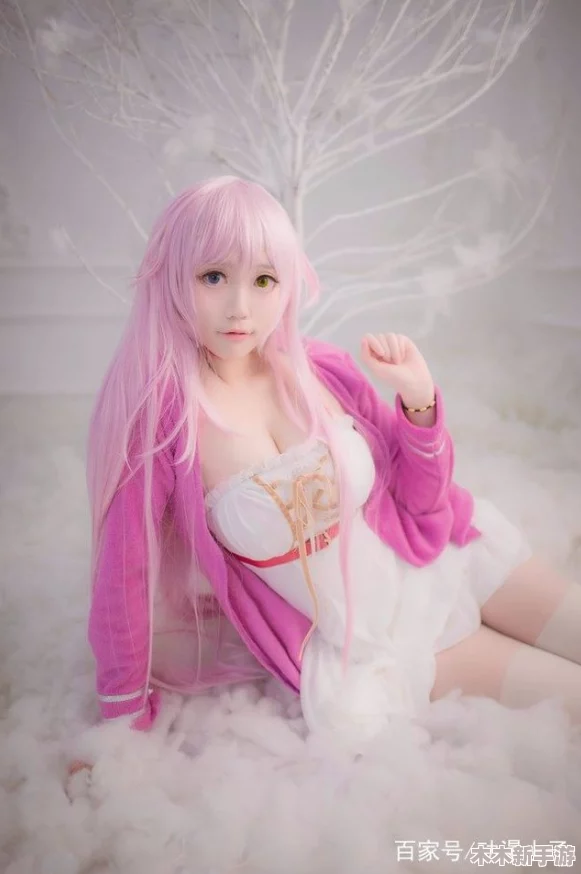 白丝校花无毛爆乳，绝美身材令人窒息，性感诱惑让人无法自拔