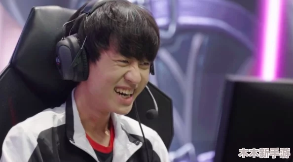 前后攻击1v2，网友热议：如何在逆境中实现精彩反击的策略与技巧