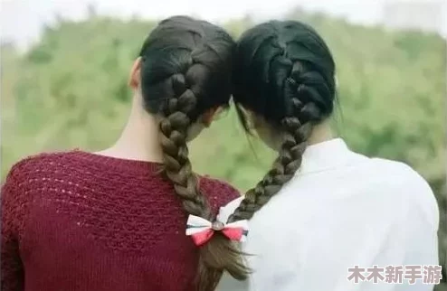 海角披风少年妈妈视频播放：感人至深的家庭故事，让人泪目动容