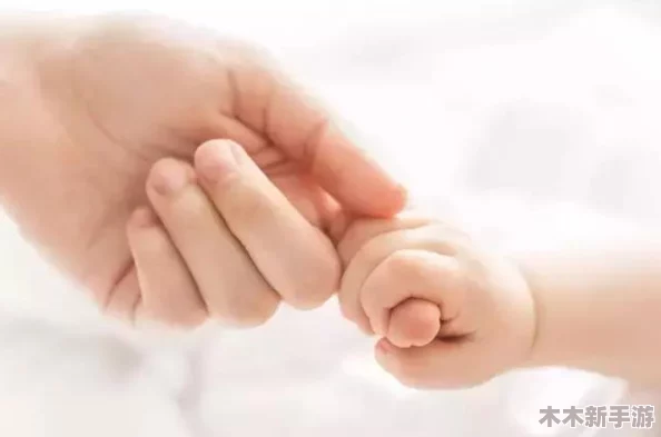 固定手脚的痒女生的脚心，令人心疼又好奇，她是如何应对这种不适的呢？