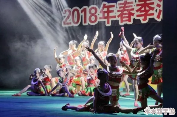 女子下部欣赏ssBβw，展现了独特的美感与艺术魅力，引发观众深思与共鸣