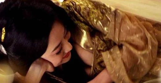 国产美女流白浆，网友热议其真实表现与情感共鸣，引发观众对美与欲望的深刻思考
