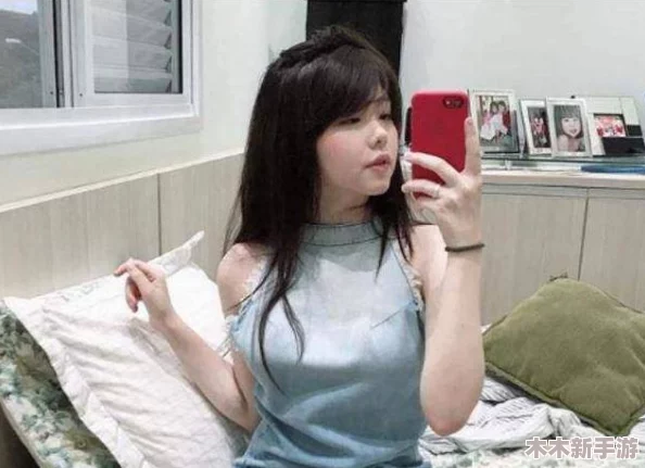 扒掉美女白丝！网友热议，这背后到底隐藏了什么秘密？