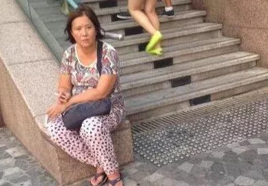 强辱丰满的人妻HD电影：一部引发争议与思考的成人影片，挑战道德底线与观众心理