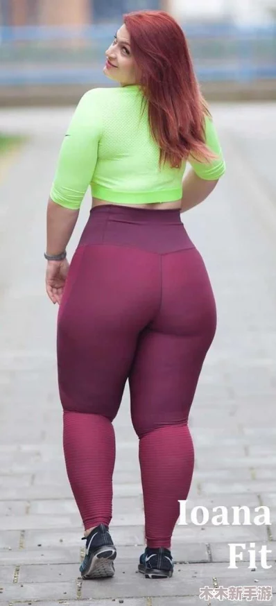 老熟女浓毛BBwBBwBBw：性感火辣，诱惑十足，让人无法自拔