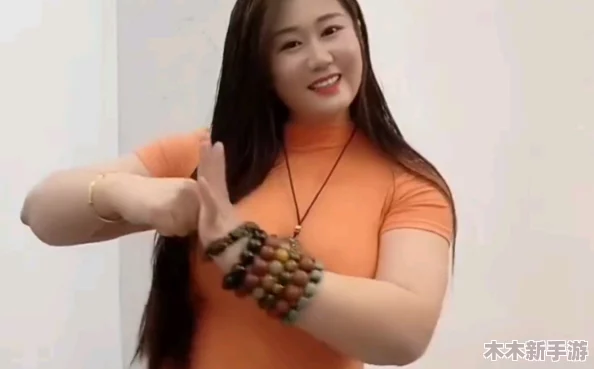 老熟女浓毛BBwBBwBBw：性感火辣，诱惑十足，让人无法自拔