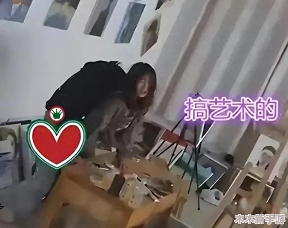 黑土躺床吐舌头壁纸，细节清晰逼真，色彩饱满生动，让人感受到强烈的视觉冲击