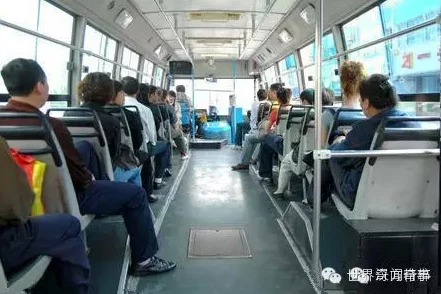 公交车上的高潮：那些让人意想不到的瞬间与城市生活的奇妙交织