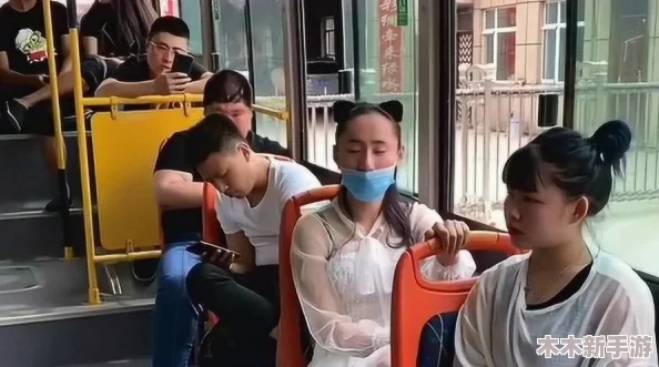 公交车上的高潮：那些让人意想不到的瞬间与城市生活的奇妙交织