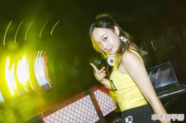小蜜桃4：甜蜜恋情与青春冒险的完美结合，带你领略不一样的浪漫旅程