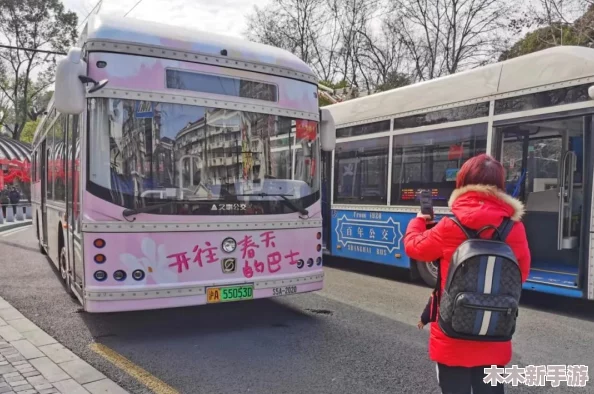 小烧货水能么多叫出来公交车，实用性强，帮助解决城市交通问题