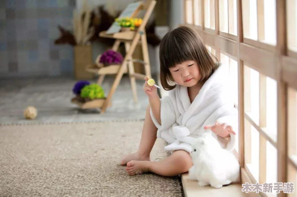 一小孩半夜给女孩吃，展现了纯真友谊与无私关怀的温暖瞬间