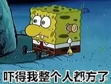 一小孩半夜给女孩吃，展现了纯真友谊与无私关怀的温暖瞬间