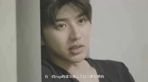 男生把坤坤放入女生坤坤，展现了当代年轻人对性别与情感的独特理解与表达方式