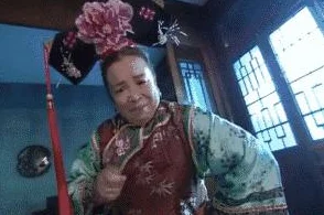 公交车被扒下内裤进入合集：网友热评引发关注，评分高达9.5分