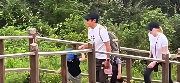 今日吃瓜-热心的朝阳群众首页：明星八卦、社会热点与生活趣事全在这里，快来围观！