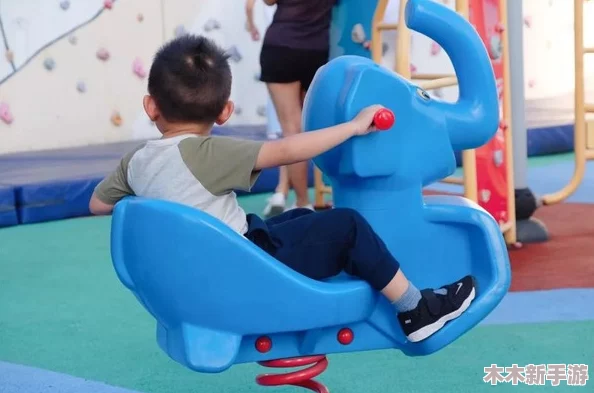 在床上开火箭,滑滑梯,跷跷板过程：充满创意与乐趣的亲子活动，带来无限欢乐与惊喜！