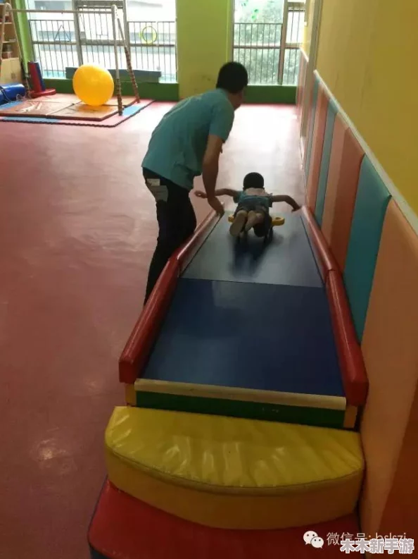 在床上开火箭,滑滑梯,跷跷板过程：充满创意与乐趣的亲子活动，带来无限欢乐与惊喜！