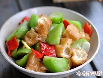 “丝瓜草莓小猪鸭脖视频”:网友热评揭示生活乐趣,浑然天成的美味与创意碰撞! “丝瓜草莓小猪鸭脖视频”:网友热评揭示生活乐趣,浑然天成的美味与创意碰撞!