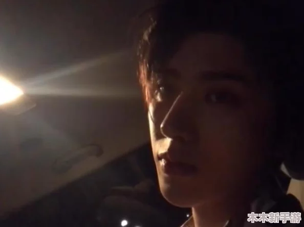 女流氓舔男生坤坤，热恋中的小三被暴打现场视频曝光
