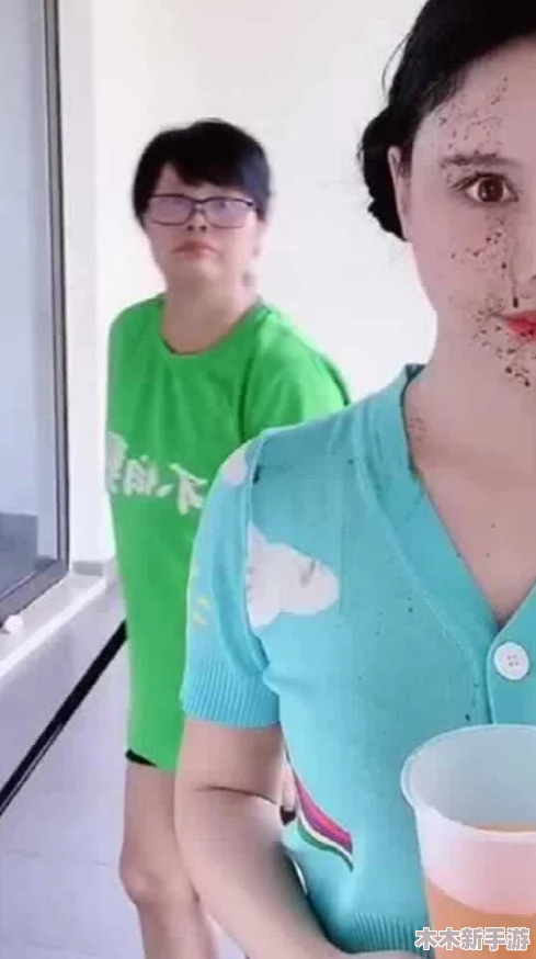 啊轻点灬大巴太粗太长了绿帽网友热评：这场景简直让人忍俊不禁，笑到肚子疼的奇妙体验！