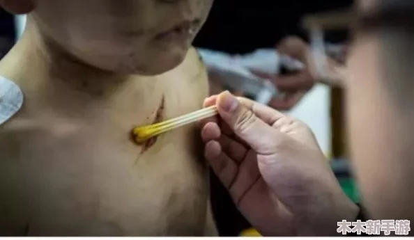 一男孩喂女孩吃钢筋，令人震惊的行为背后隐藏着怎样的故事与心理？
