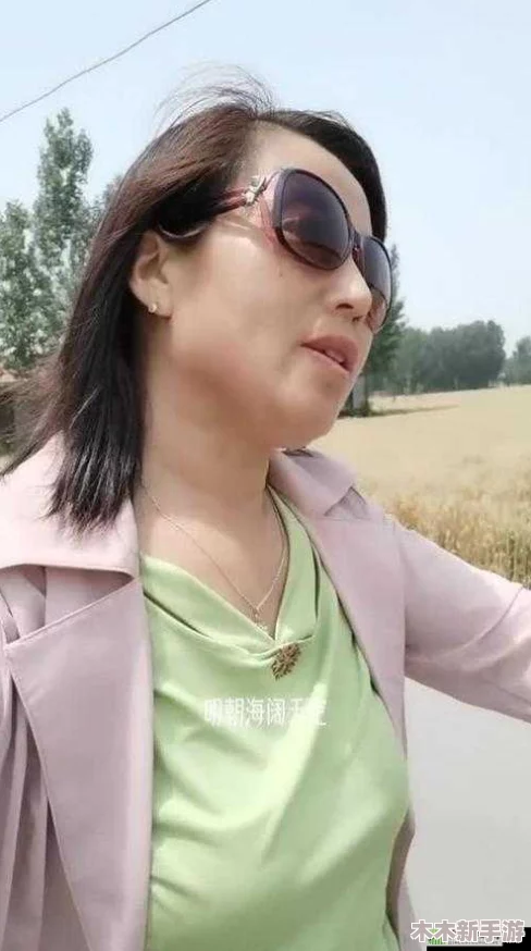 专找老阿姨的精神小伙儿返场，网友热议：真正懂得珍惜和感恩的年轻人！