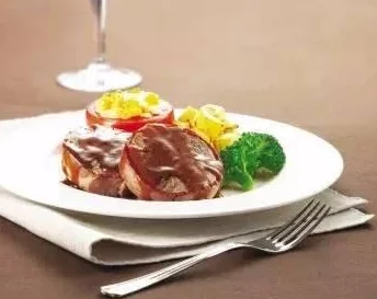 棘背龙的饮食习性：探索其自然食物与适宜饲养饲料的奥秘