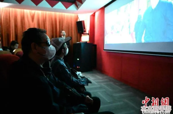 在露谷影院中沉浸于无与伦比的观影体验，感受每一帧画面的独特魅力与震撼！