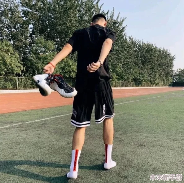 体育生男男：展现青春活力与激情碰撞的独特魅力，值得关注与思考