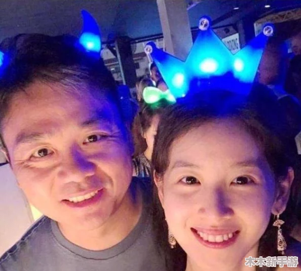 两个男生互相亲吻原声音没有音乐，甜蜜瞬间引发网友热议与感动