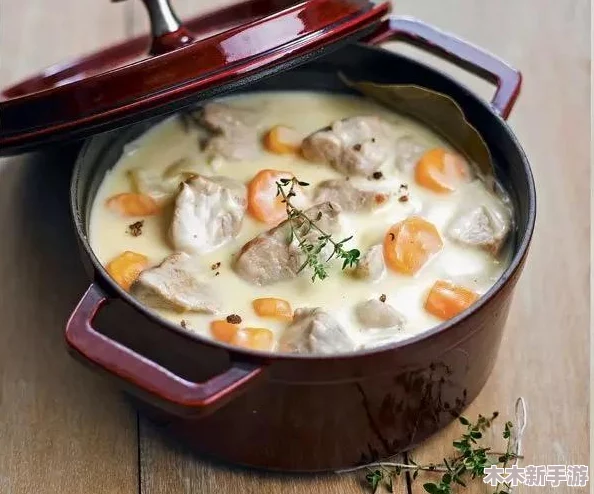 一口一口吃掉胸上的奶油，细腻丰满的味道让人陶醉其中