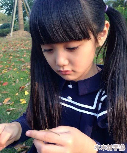 不小心看见六年级的小馒头 照片阳光明媚的午后，网友疯传美少女清纯可爱萌翻天