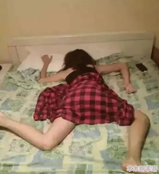 偷拍老式旱厕女人大白屁股，揭示社会隐秘与女性身体自由的深刻思考与探讨
