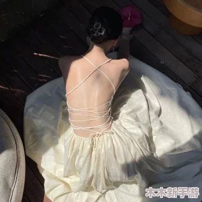 偷拍老式旱厕女人大白屁股，揭示社会隐秘与女性身体自由的深刻思考与探讨
