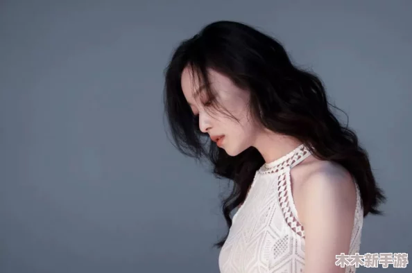 萌白酱馒头一毛无线天旗袍，网友称其“可爱又时尚，完美融合传统与潮流”