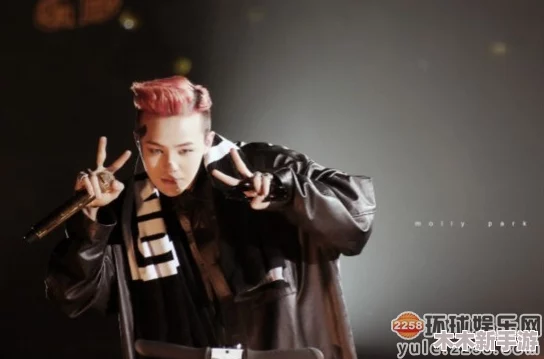 美国暴躁女rapper，网友评价：她的歌词直击人心，舞台表现力爆棚，真正的实力派！
