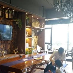 酒店服务生成 版满天星：网友评价热议，服务周到贴心，环境幽雅舒适，成为旅行者的首选之地