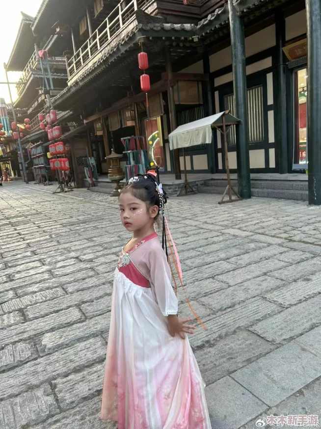 皇家共享小公主楚欢(aor)：网友热议她的成长与变化，令人惊叹的才华与无与伦比的魅力