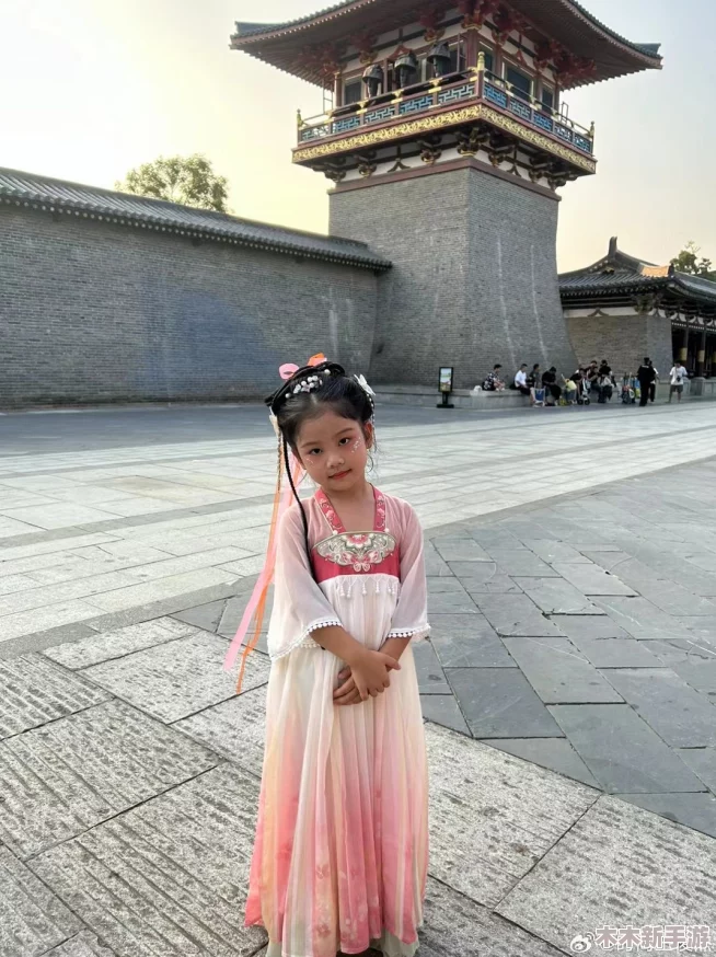 皇家共享小公主楚欢(aor)：网友热议她的成长与变化，令人惊叹的才华与无与伦比的魅力