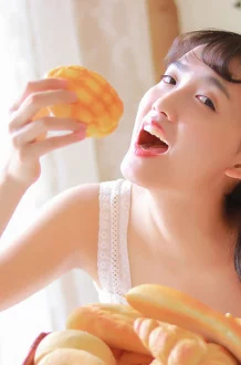 草莓丝瓜芭乐鸭脖奶茶的装饰元素：美味与视觉的完美结合
